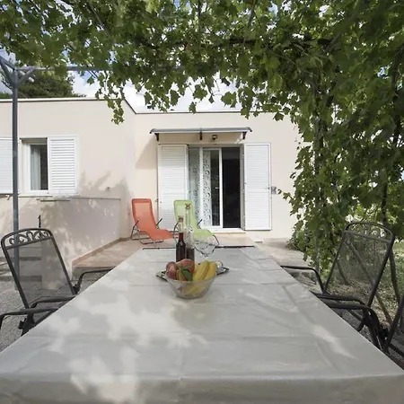 Elijah Creek - One Bedroom With Pool Solin